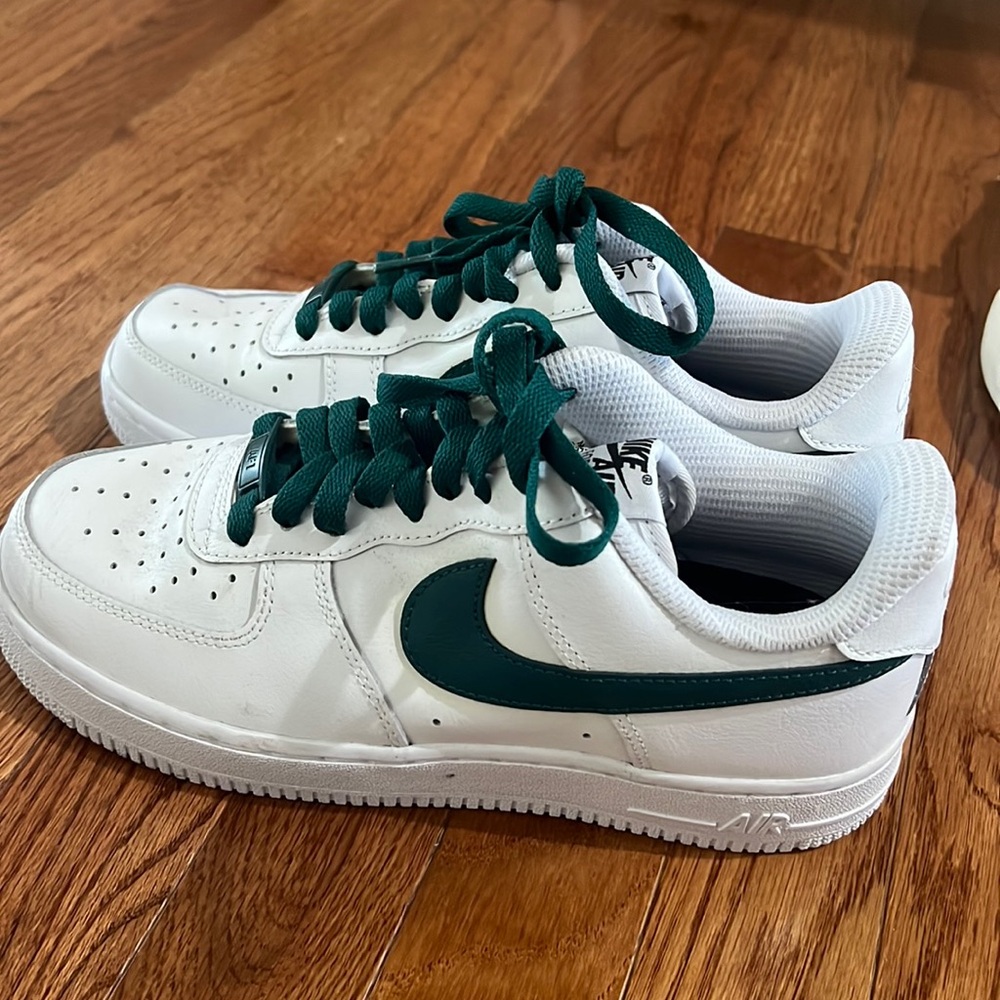 Never worn Nike Air Force 1’s with green laces/ swoosh size 7